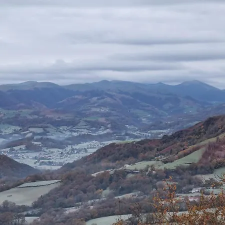 Xuritenborda 7 Personnes Avec Vue Exceptionnelle Sur Les Montagnes Basque, Lits 180 King Size Ossès