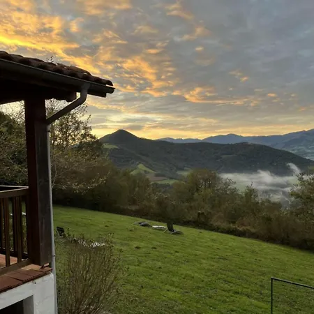 Xuritenborda 7 Personnes Avec Vue Exceptionnelle Sur Les Montagnes Basque, Lits 180 King Size Ossès