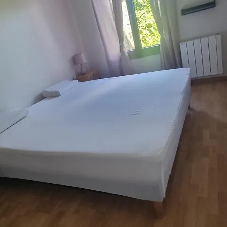 Xuritenborda 7 Personnes Avec Vue Exceptionnelle Sur Les Montagnes Basque, Lits 180 King Size Vakantiehuis Ossès